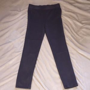 gray “Old Navy” leggings with design.